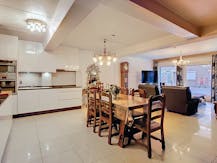 Gelijkvloers appartement met 4 slaapkamers (EPC C-F)