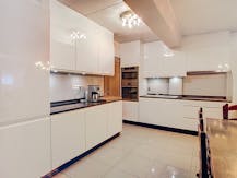 Gelijkvloers appartement met 4 slaapkamers (EPC C-F)