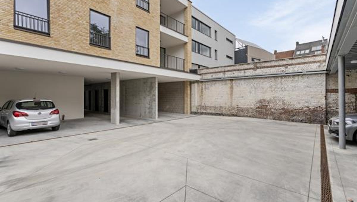 Carport in afgesloten residentie te centrum Roeselare
