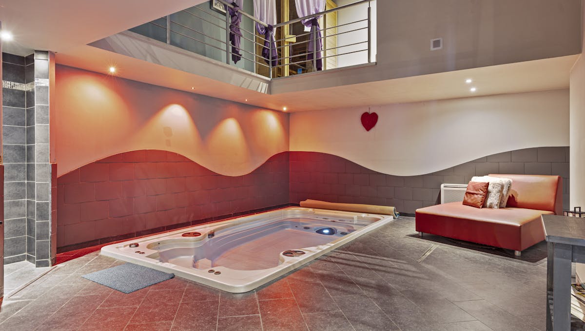 Over te nemen wellnesscentrum met 3 slaapkamer appartement