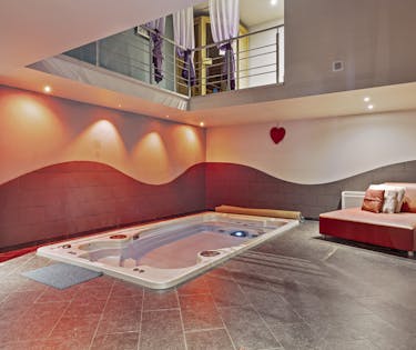 Over te nemen wellnesscentrum met 3 slaapkamer appartement