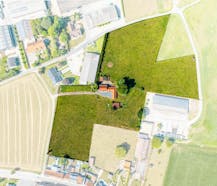 Hoeve te koop met bijgebouw (ca.70m²) op 2 hectare grond in Beselare