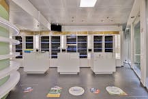 Commercial space with duplex apartment for sale in Evere