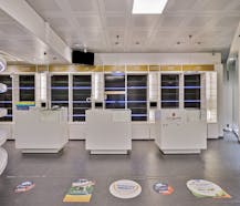 Commerciële ruimte met duplex-appartement te koop in Evere
