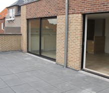Vastgoedvennootschap met verhuurde magazijnen en opbrengsteigendom te Kortrijk