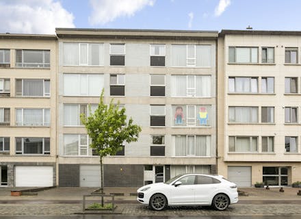 Ruim appartement met garagebox op toplocatie in Merksem!