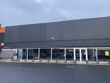 Baanwinkel van ca. 431 m² langs de Brugsesteenweg Roeselare