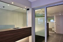 Centraal gelegen kantoor/winkel (ca. 114 m²) in Heist.