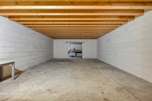 Woning (221 m²) met magazijn (150 m²) te koop in Zomergem