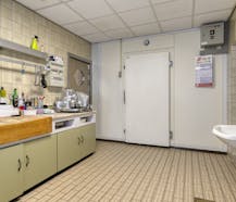 Handelspand met woonst te koop in centrum Menen