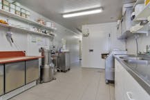 Handelspand met instapklare woning te Sint-Denijs