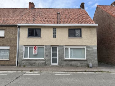Te renoveren huis te koop in centrum Wielsbeke