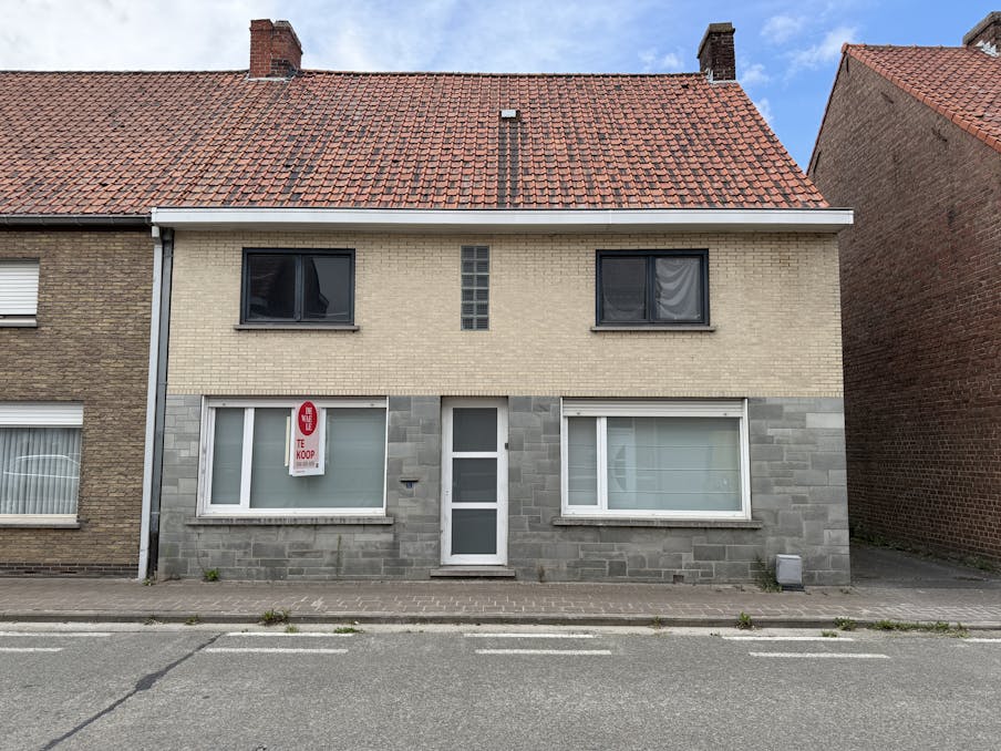 Te renoveren huis te koop in centrum Wielsbeke
