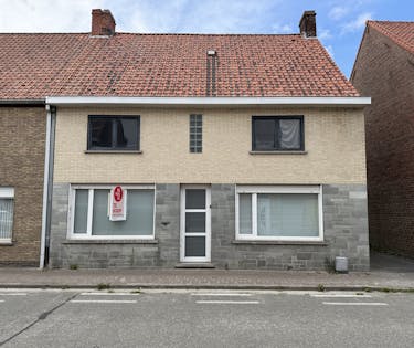 Te renoveren huis te koop in centrum Wielsbeke
