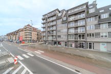 Ruim handelspand met standplaats te koop te Koksijde-bad