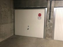 Centraal gelegen garagebox te koop ! 