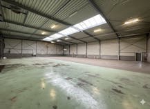 Ruime KMO-unit (ca. 825 m²) te huur in Nieuwerkerken