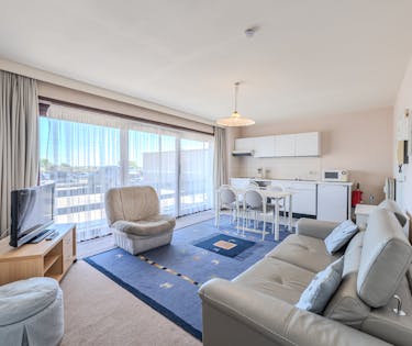 Eén slaapkamer appartement te koop met aangenaam zonneterras!