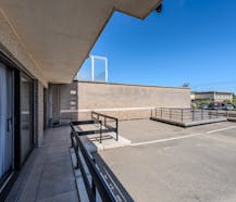 Eén slaapkamer appartement te koop met aangenaam zonneterras!