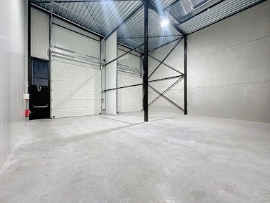 Magazijn met bureel te huur Wevelgem