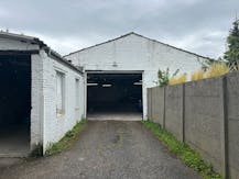 Opbrengsteigendom met 14 autostaanplaatsen te koop in Deurne