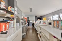 Instapklaar handelshuis op toplocatie in Dilsen te koop