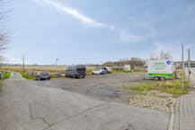 Polyvalente woning te Oudenburg met grote parking