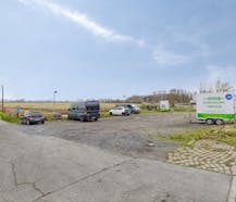 Polyvalente woning te Oudenburg met grote parking