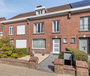 Ruime gezinswoning met potentieel nabij de Bosmolens te koop in Izegem