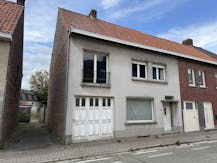 Volledig te renoveren huis te koop in centrum Wielsbeke
