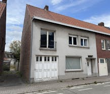 Volledig te renoveren huis te koop in centrum Wielsbeke