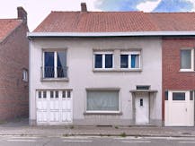 Volledig te renoveren huis te koop in centrum Wielsbeke