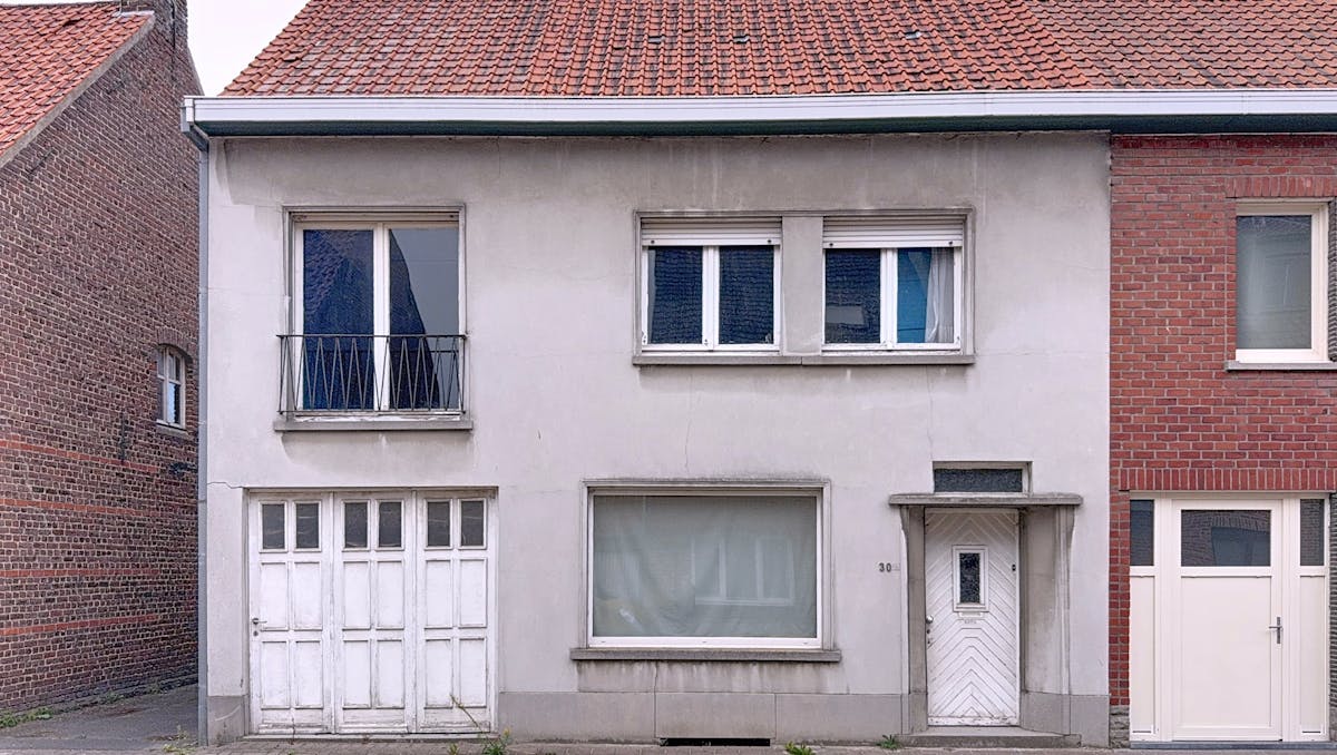 Volledig te renoveren huis te koop in centrum Wielsbeke