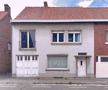 Volledig te renoveren huis te koop in centrum Wielsbeke
