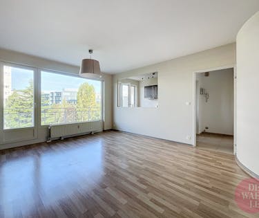 Bright 2-bedroom apartment with garage in Auderghem