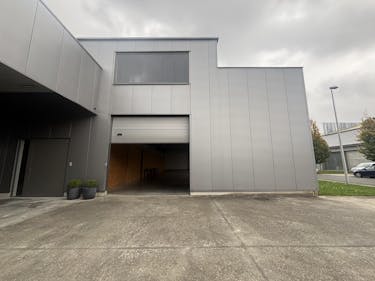 Magazijn van ca. 220 m² te huur in Waregem.