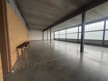 Magazijn van ca. 220 m² te huur in Waregem.