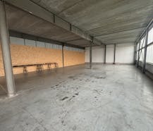 Magazijn van ca. 220 m² te huur in Waregem.