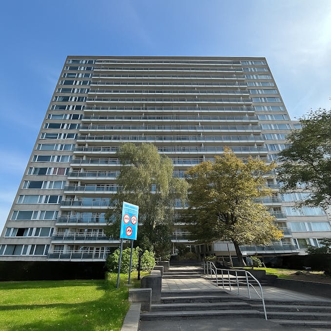 Charmant appartement type 1-slaapkamer met prachtig terras in hartje Laken