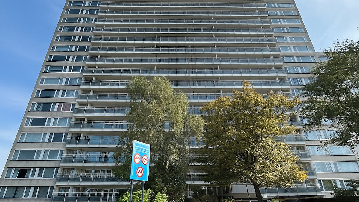 Charmant appartement type 1-slaapkamer met prachtig terras in hartje Laken