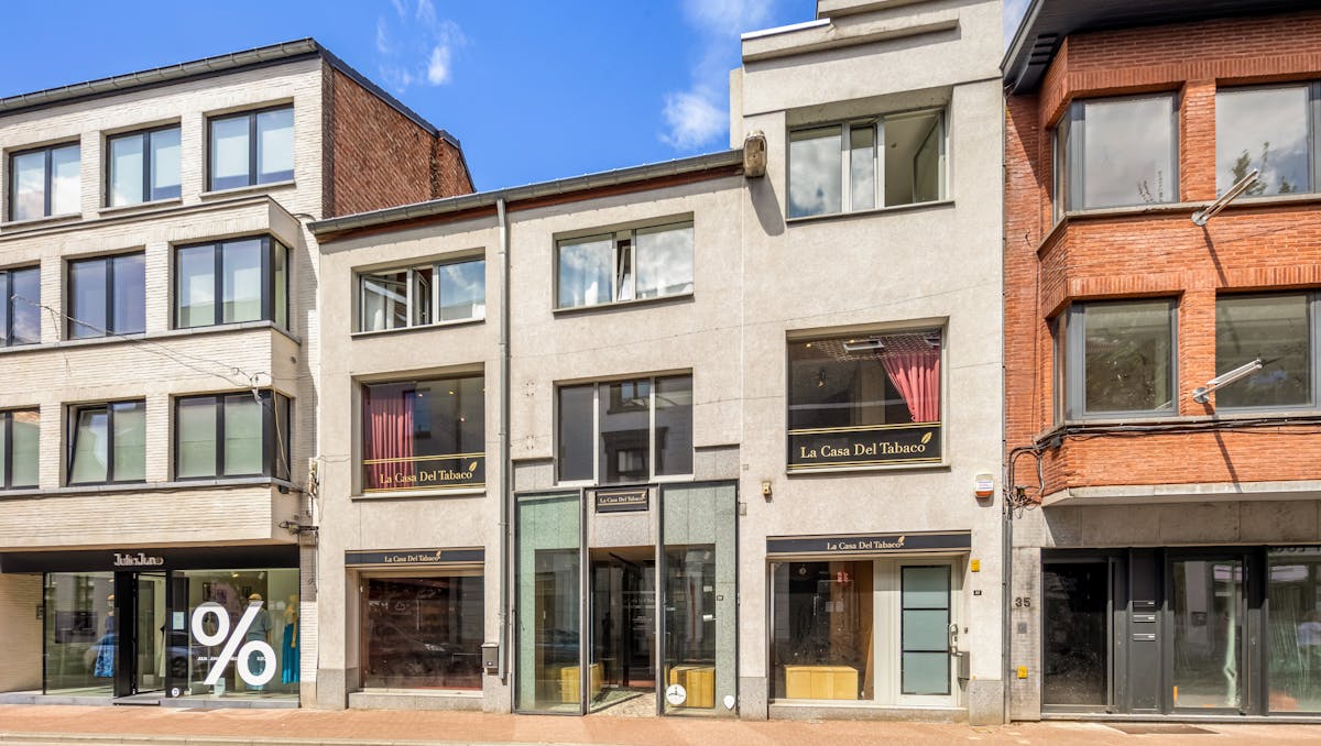 Prachtig handelspand (180m²) met bovenliggend appartement