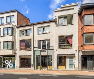 Prachtig handelspand (180m²) met bovenliggend appartement