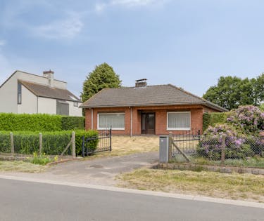 Landhuis op ca.1214m² met aanpalend bouwland aan de tuin !