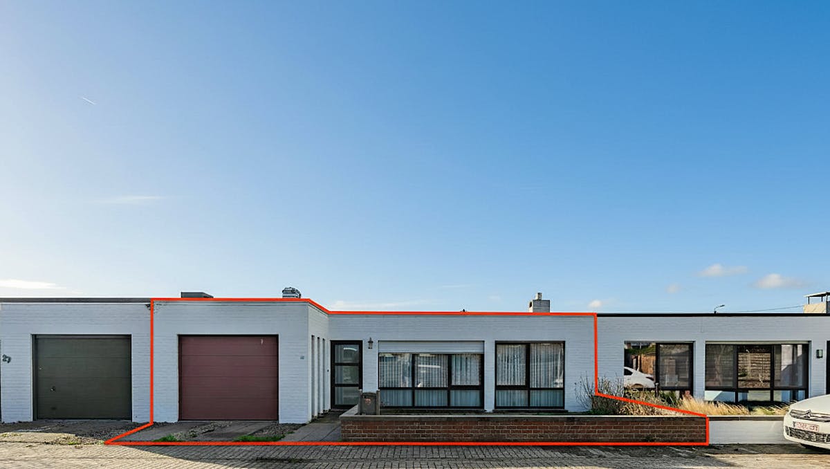 Bungalow met zonnige tuin te koop te Westende!