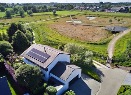 Vrijstaande villa te koop met 4 slaapkamers en een weids zicht op het bufferbekken in Zedelgem 