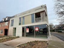 Casco gelijkvloers handelspand te koop in centrum Wielsbeke