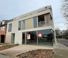 Casco gelijkvloers handelspand te koop in centrum Wielsbeke