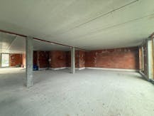 Casco gelijkvloers handelspand te koop in centrum Wielsbeke