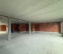 Casco gelijkvloers handelspand te koop in centrum Wielsbeke