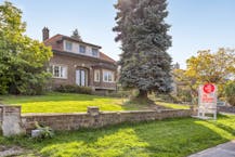 Four-gable house to renovate at a top location in Grimbergen!